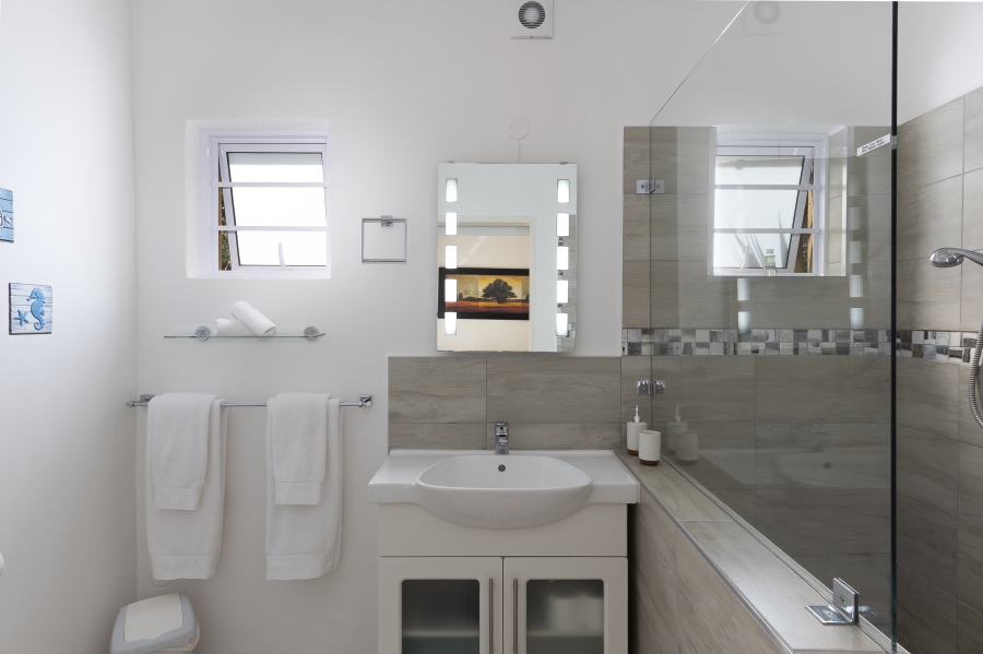 6 Bedroom Property for Sale in Roundhay Western Cape
